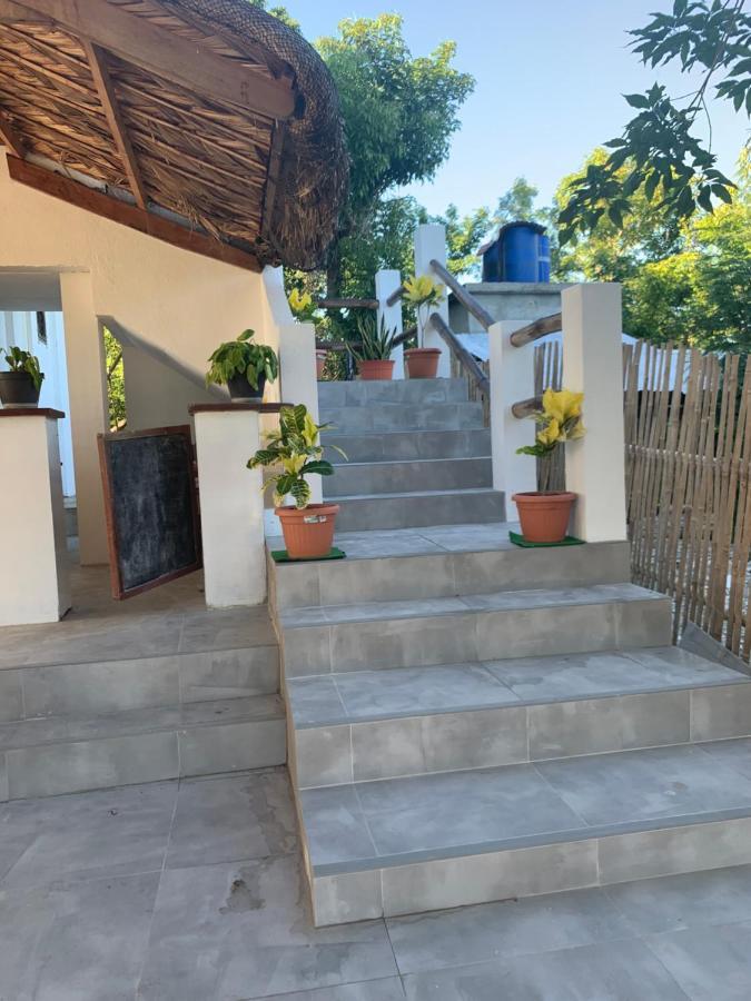 Crown Malapascua Hotel Exterior foto